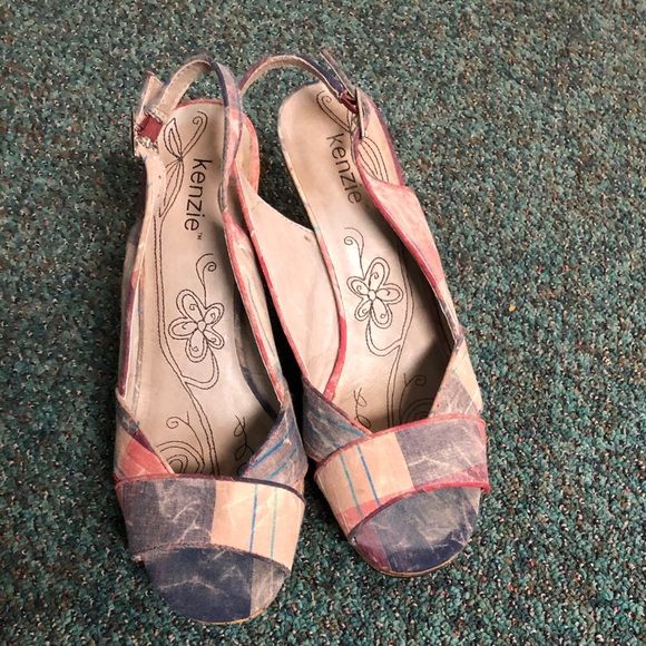 Size 9 wedge shoe - Picture 3 of 4